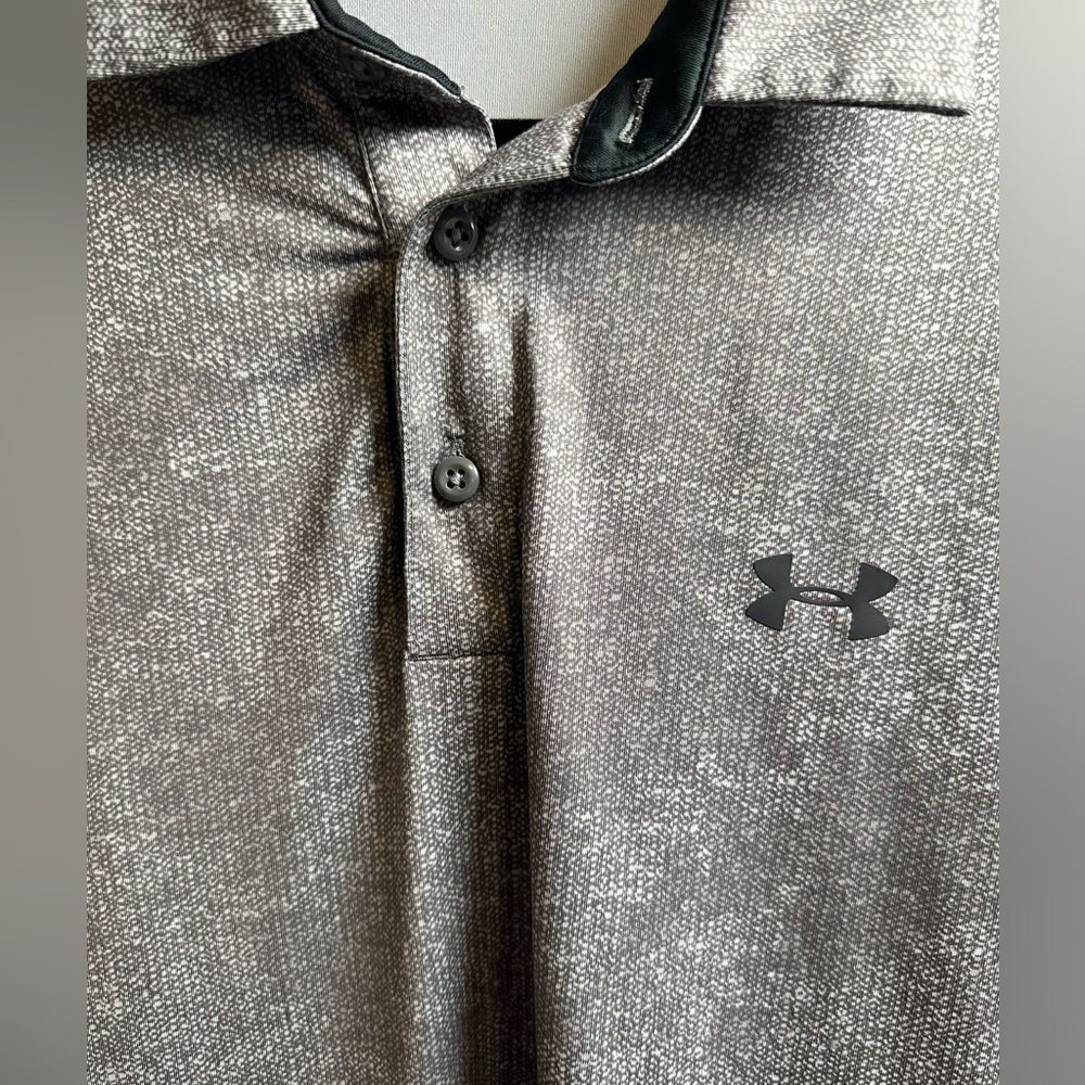 EUC Under Armour UA Men’s Loose Fit Heat Gear Polo Black Heather - Size Medium - Picture 3 of 7